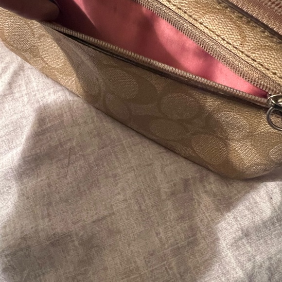 Coach wristlet - Picture 4 of 7